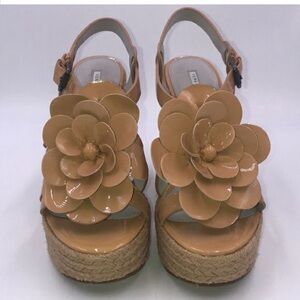 NWOT Vera Wang Lavender wedges